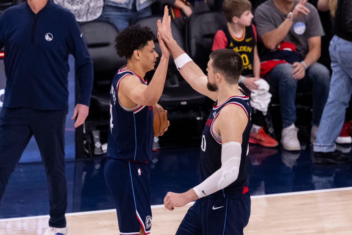 Kobe Sanders #4 of the LA Clippers high-fives Ivica Zubac #40 of the LA Clippers after sealing the win over the Golden State Warriors during an NBA basketball game, Monday January 5, 2026 in Inglewood, Calif.