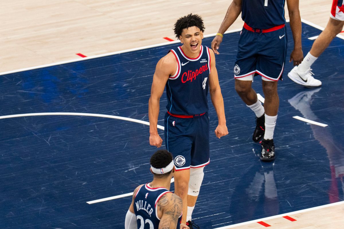 Los Angeles Clippers guard Kobe Sanders (4) hyping up his teammate after an and-one during an NBA basketball game against the Washington Wizards, Wednesday January 14th, 2026 in Los Angeles, California.