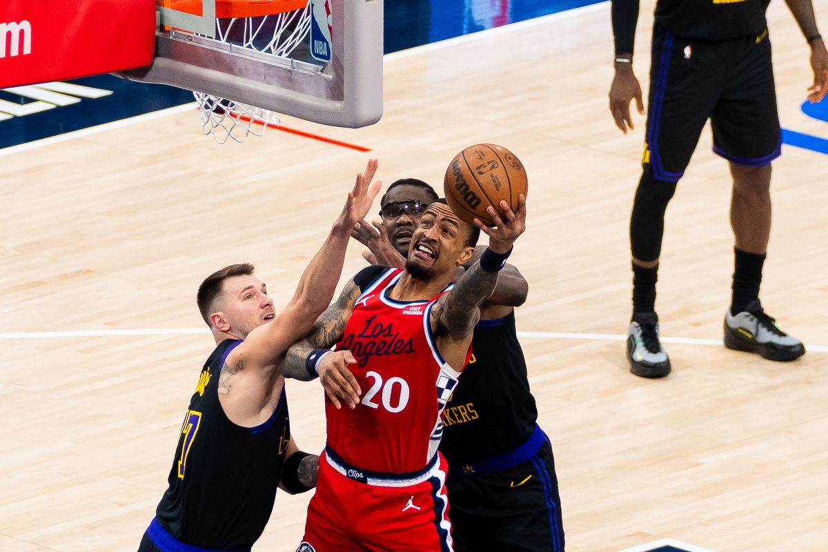 Los Angeles Clippers forward John Collins (20) attacks the basket during an NBA basketball game against the Los Angeles Lakers, Thursday January 22nd, 2026 in Inglewood, California. 