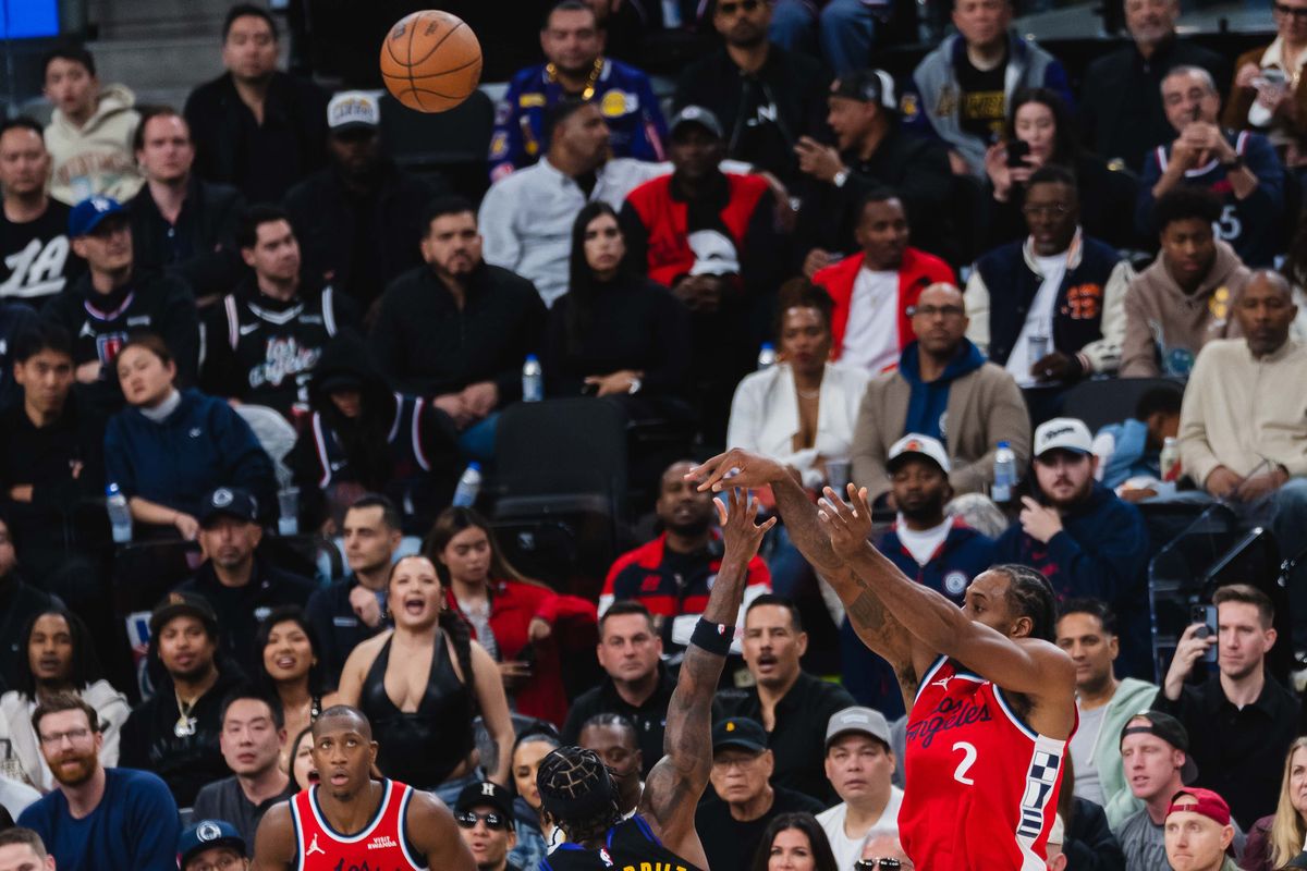 Los Angeles Clippers forward Kawhi Leonard (2) shoots a jump shot during an NBA basketball game against the Los Angeles Lakers, Thursday January 22nd, 2026 in Inglewood, California. 