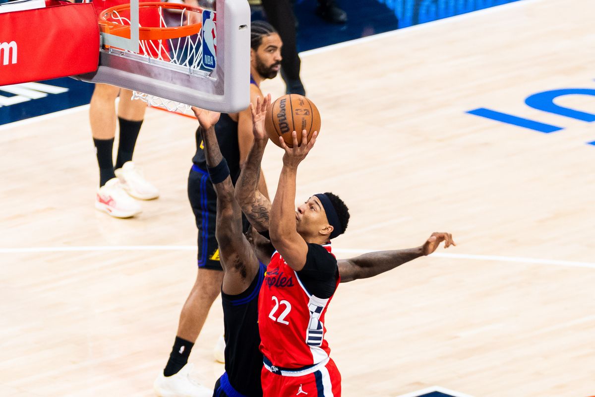 Los Angeles Clippers guard Jordan Miller (22) takes a lay-up during an NBA basketball game against the Los Angeles Lakers, Thursday January 22nd, 2026 in Inglewood, California. 