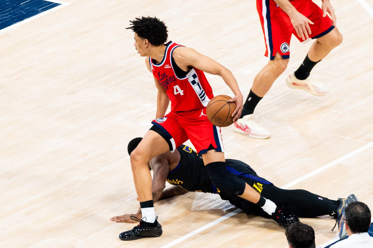 Los Angeles Clippers guard Kobe Sanders (4) gets their opponent during an NBA basketball game against the Los Angeles Lakers, Thursday January 22nd, 2026 in Inglewood, California. 