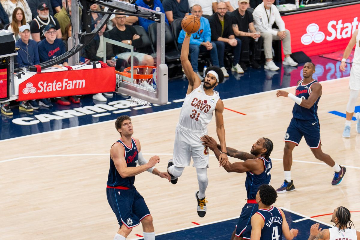 Cleveland Cavaliers center Jarrett Allen (31) goes coast to coast for a dunk during an NBA basketball game against the Los Angeles Clippers, Wednesday February 4th, 2026 in Los Angeles, California. 