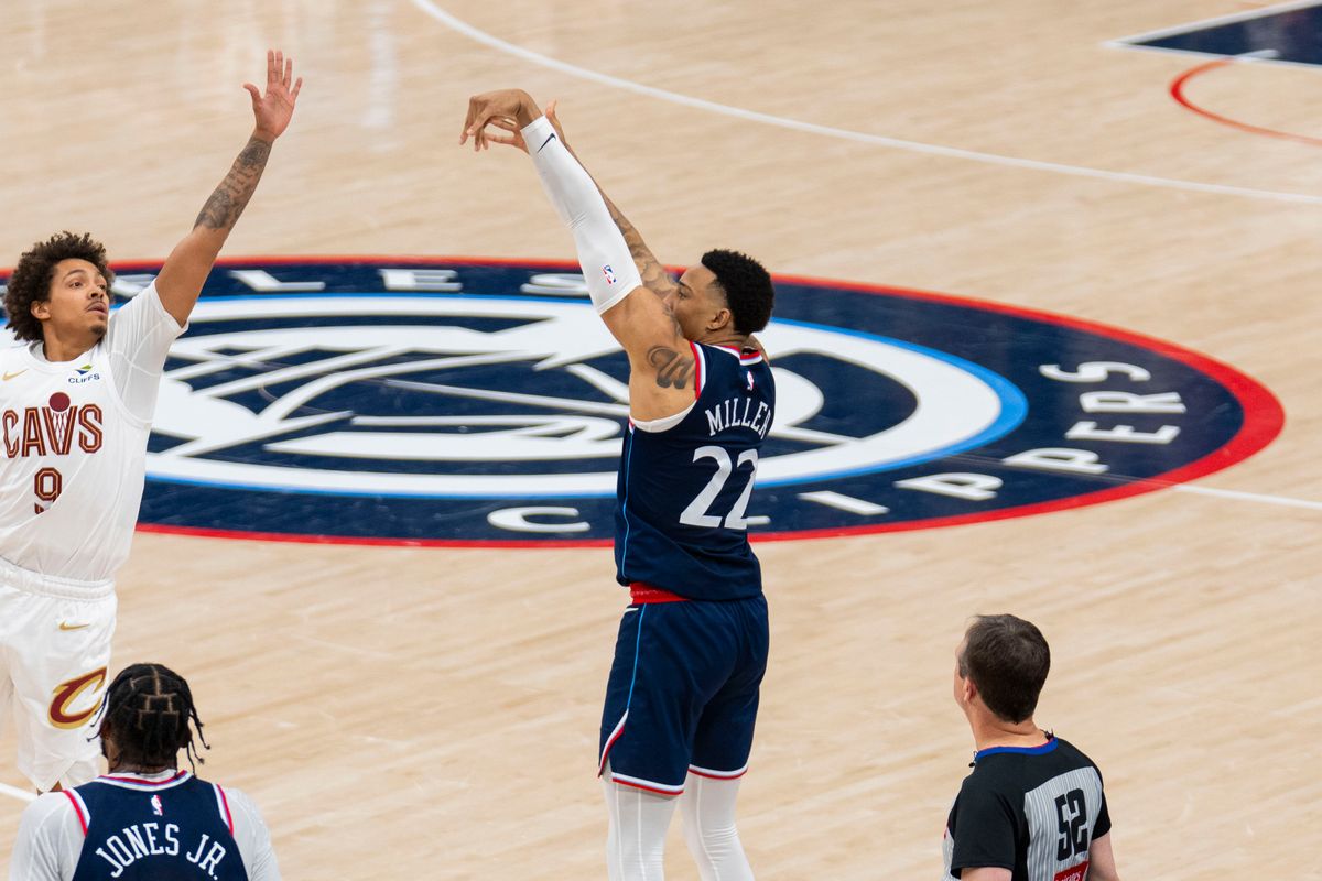 Los Angeles Clippers guard Jordan Miller (22) takes a three during an NBA basketball game against the Cleveland Cavaliers, Wednesday February 4th, 2026 in Los Angeles, California.