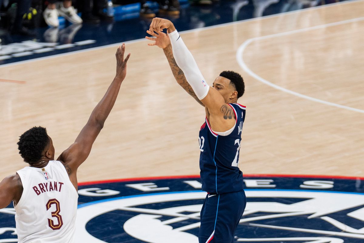 Los Angeles Clippers guard Jordan Miller (22) takes a three during an NBA basketball game against the Cleveland Cavaliers, Wednesday February 4th, 2026 in Los Angeles, California.