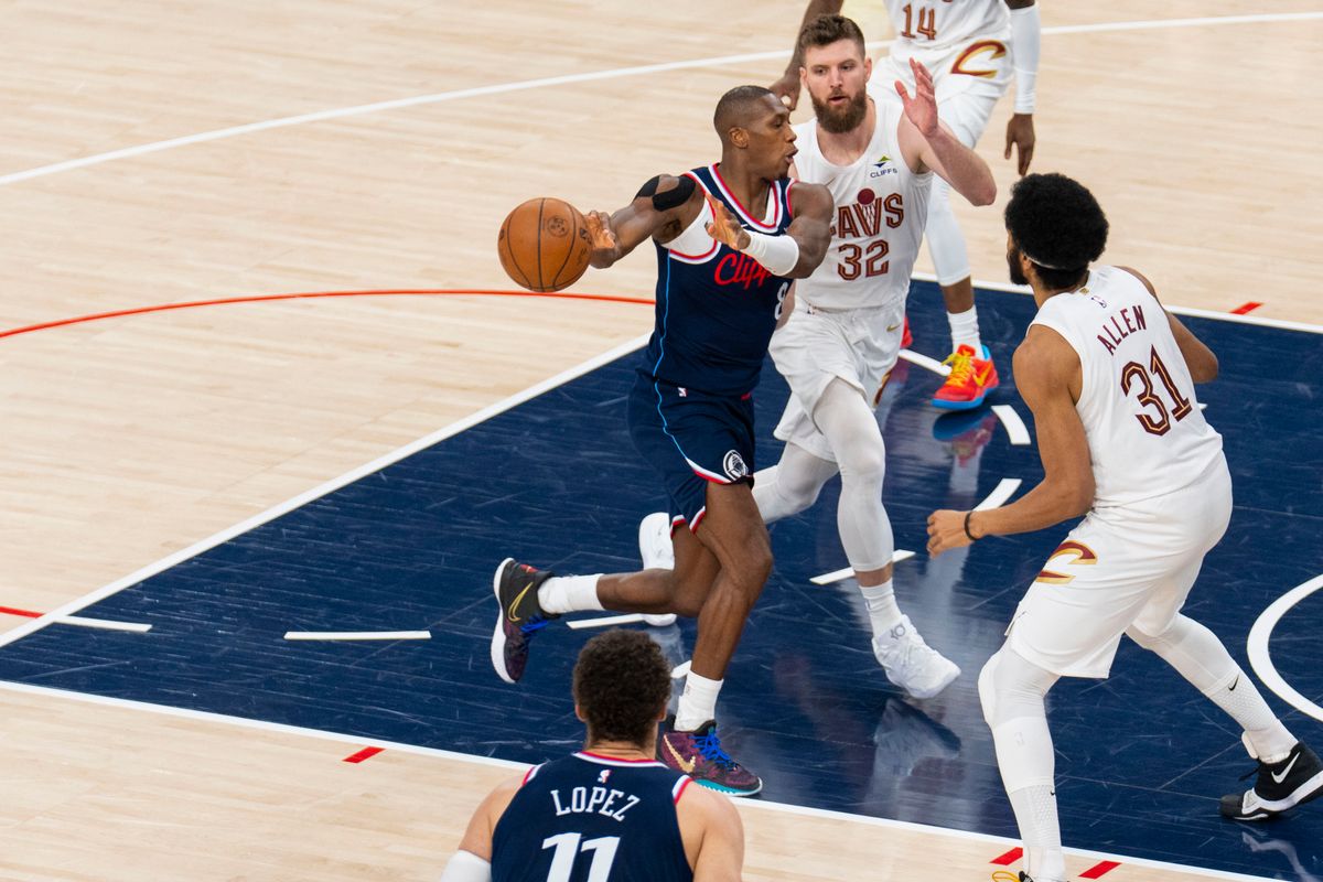 Los Angeles Clippers guard Kris Dunn (8) with a no-look assist during an NBA basketball game against the Cleveland Cavaliers, Wednesday February 4th, 2026 in Los Angeles, California.
