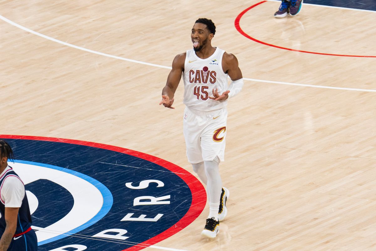Cleveland Cavaliers guard Donovan Mitchell (45) celebrates his three pointer during an NBA basketball game against the Los Angeles Clippers, Wednesday February 4th, 2026 in Los Angeles, California. 