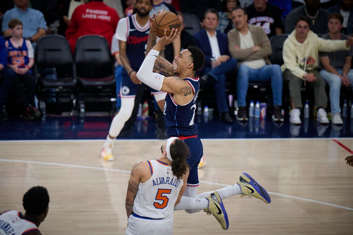 The Los Angeles Clippers guard Jordan Miller (22) shoots a jump shot during an NBA game against The New York Knicks, March 9th, 2026 in Inglewood, California.