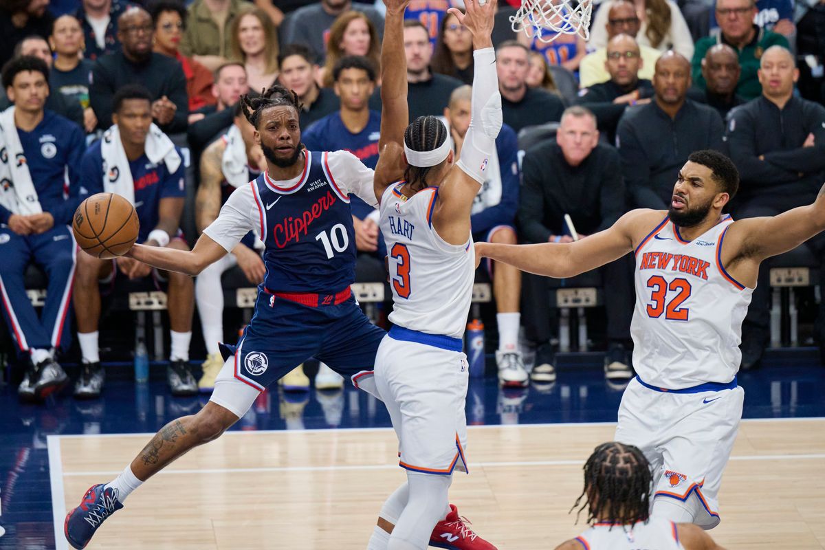 The Los Angeles Clippers guard Darius Garland (10) passes during an NBA game against The New York Knicks, March 9th, 2026 in Inglewood, California.