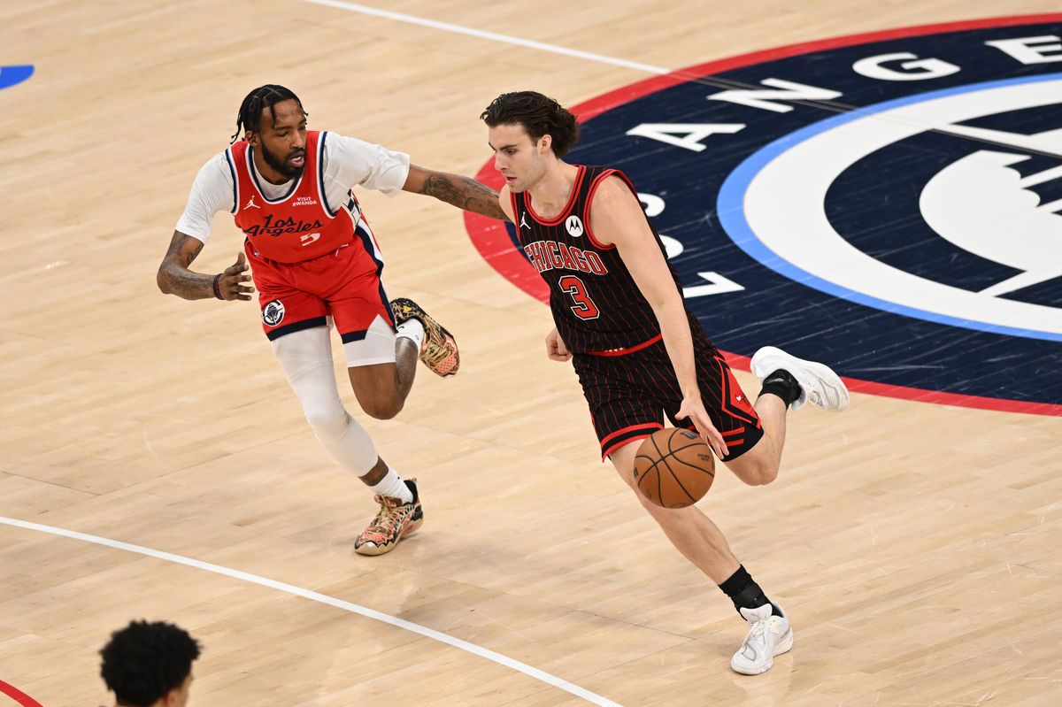 Chicago Bulls guard Josh Giddey (3) drives to the basket during a game between the Los Angeles Clippers and the Chicago Bulls on Friday, March 13, 2026 at Intuit Dome in Inglewood Calif Chicago Bulls guard Josh Giddey (3) drives to the basket during a game between the Los Angeles Clippers and the Chicago Bulls on Friday, March 13, 2026 at Intuit Dome in Inglewood Calif
