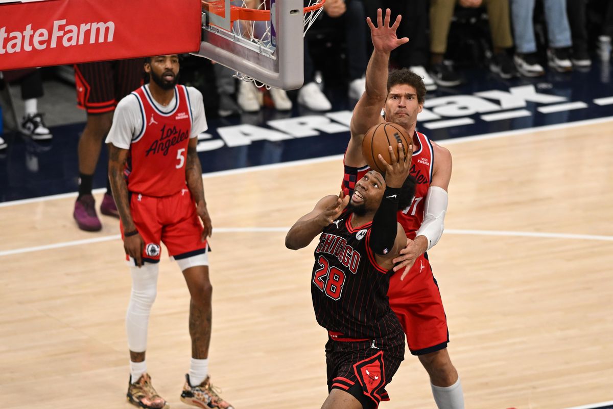 Chicago Bulls forward Guerschon Yabusele (28) attempts a lay up during a game between the Los Angeles Clippers and the Chicago Bulls on Friday, March 13, 2026 at Intuit Dome in Inglewood Calif Chicago Bulls forward Guerschon Yabusele (28) attempts a lay up during a game between the Los Angeles Clippers and the Chicago Bulls on Friday, March 13, 2026 at Intuit Dome in Inglewood Calif