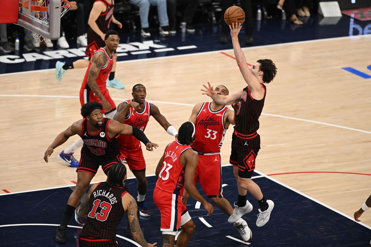 Chicago Bulls guard Josh Giddey (3) takes a floater during a game between the Los Angeles Clippers and the Chicago Bulls on Friday, March 13, 2026 at Intuit Dome in Inglewood Calif Chicago Bulls guard Josh Giddey (3) takes a floater during a game between the Los Angeles Clippers and the Chicago Bulls on Friday, March 13, 2026 at Intuit Dome in Inglewood Calif