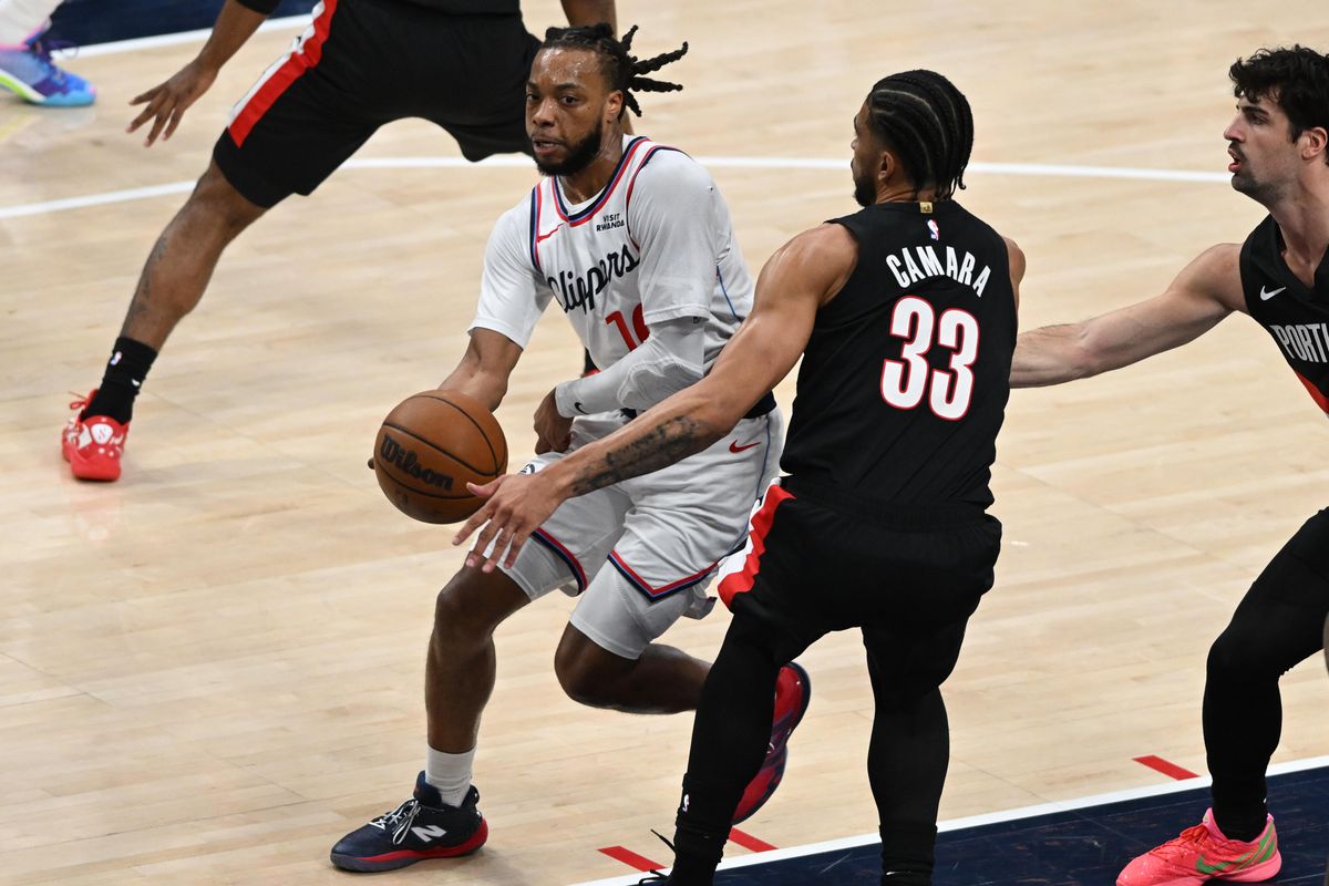 Los Angeles Clippers guard Darius Garland (10) drives to the basket during a game between the Los Angeles Clippers and the Portland Trailblazers on Tuesday, March 31, 2026 at Intuit Dome in Inglewood Calif Los Angeles Clippers guard Darius Garland (10) drives to the basket during a game between the Los Angeles Clippers and the Portland Trailblazers on Tuesday, March 31, 2026 at Intuit Dome in Inglewood Calif