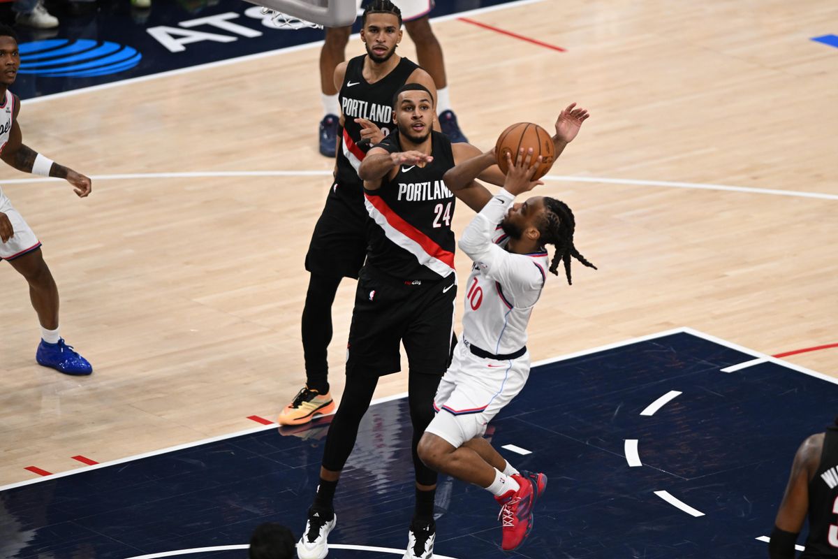 Los Angeles Clippers guard Darius Garland (10) makes a fadeaway shot during a game between the Los Angeles Clippers and the Portland Trailblazers on Tuesday, March 31, 2026 at Intuit Dome in Inglewood Calif Los Angeles Clippers guard Darius Garland (10) makes a fadeaway shot during a game between the Los Angeles Clippers and the Portland Trailblazers on Tuesday, March 31, 2026 at Intuit Dome in Inglewood Calif