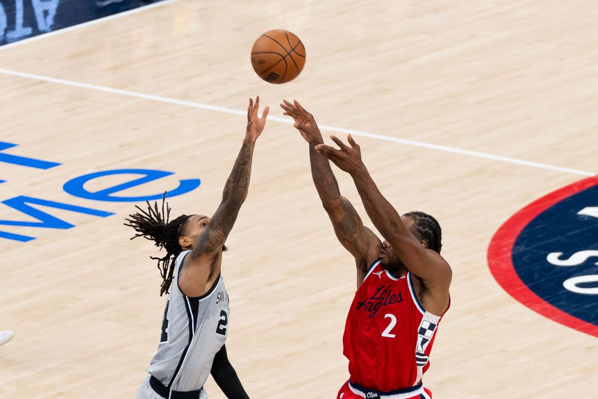 Los Angeles Clippers forward Kawhi Leonard (2) shoots the ball during an NBA basketball game against the San Antonio Spurs,Thursday April 2nd, 2026 in Inglewood, California.