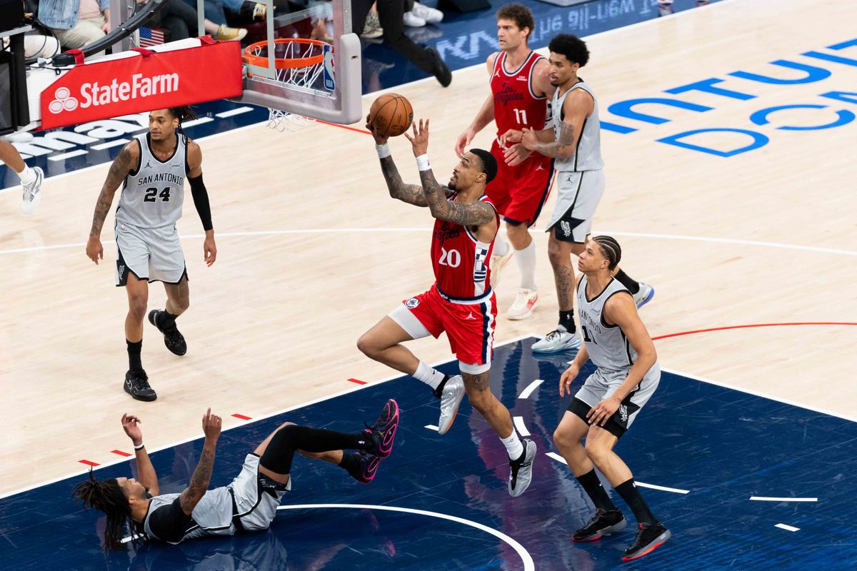 Los Angeles Clippers forward John Collins (20) attacks the basket during an NBA basketball game against the San Antonio Spurs,Thursday April 2nd, 2026 in Inglewood, California. 