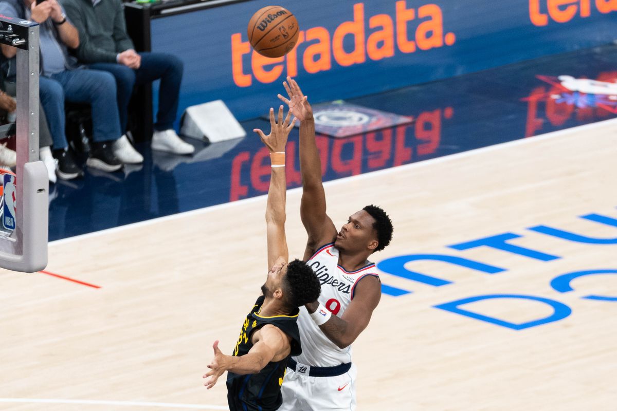 Los Angeles Clippers guard Benedict Mathurin (9) attacks the paint during an NBA basketball game against the Golden State Warriors,Sunday April 12th, 2026 in Inglewood, California. 