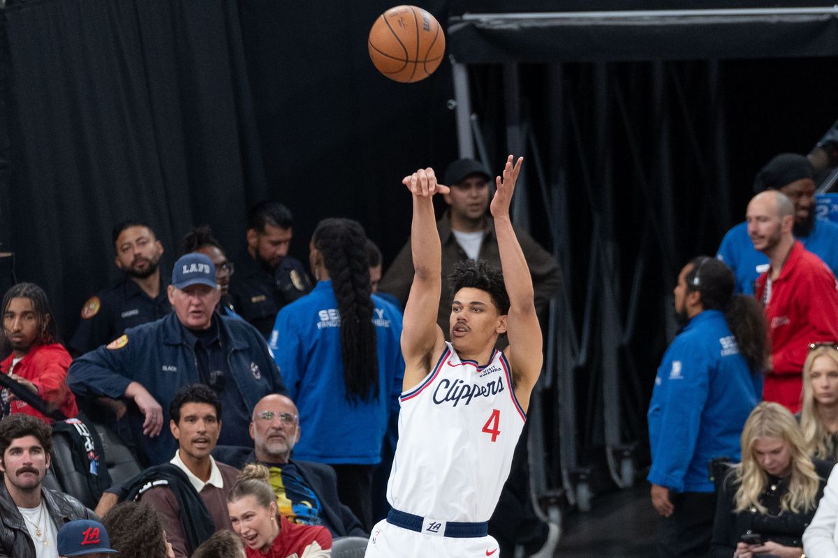 Los Angeles Clippers guard Kobe Sanders (4) shoots the ball during an NBA basketball game against the Golden State Warriors,Sunday April 12th, 2026 in Inglewood, California.