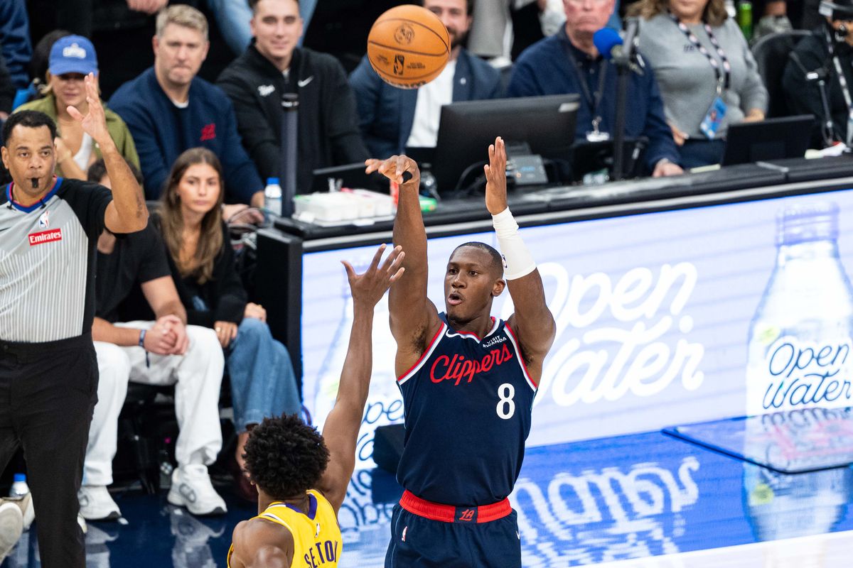 Los Angeles Clippers guard Kris Dunn (8) shoots the ball during an NBA basketball game against the Los Angeles Lakers, Wednesday October 28th, 2026 in Inglewood, California. Los Angeles Clippers guard Kris Dunn (8) shoots the ball during an NBA basketball game against the Los Angeles Lakers, Wednesday October 28th, 2026 in Inglewood, California.