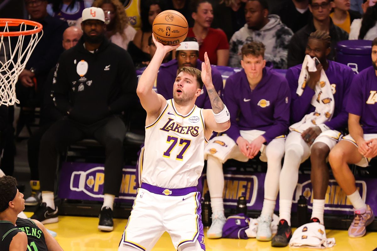 #77 PG Luka Doncic of the Los Angeles Lakers shoots a floater during an NBA game against the New Orleans Pelicans on November 30, 2025 in Los Angeles, CA.