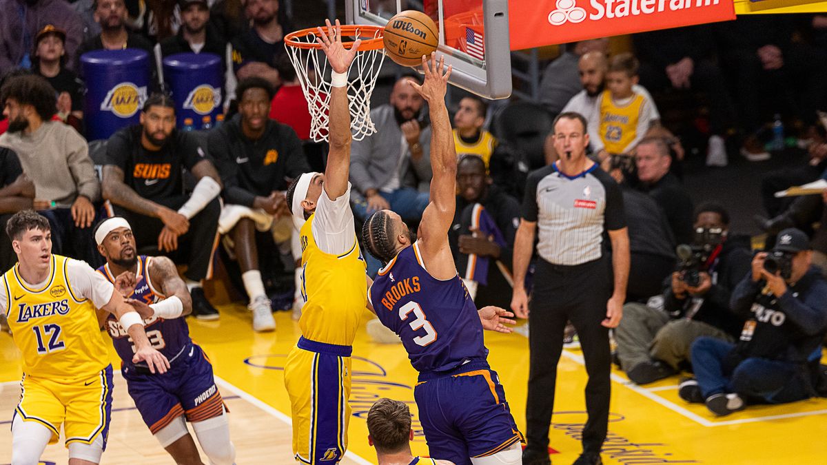 Phoenix Suns Dillon Brooks 3 during NBA game against the Los Angeles Lakers on Monday, December 1st 2025 in Los Angeles California. 