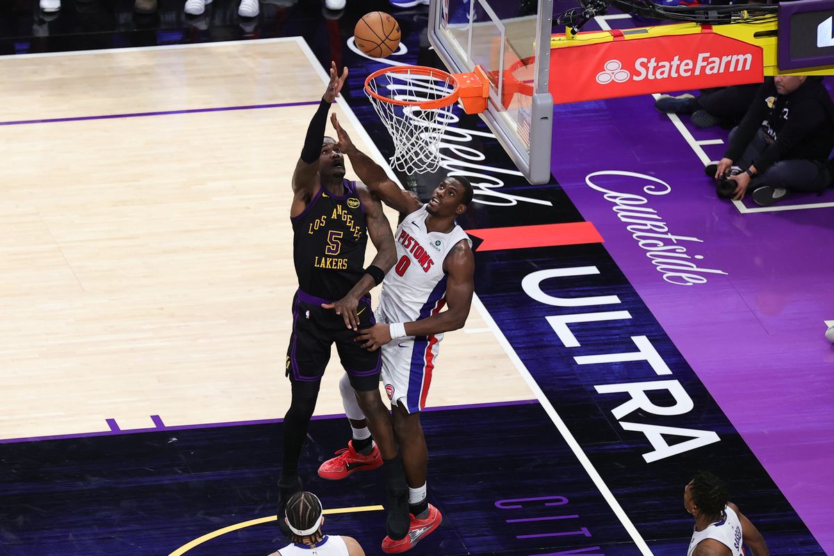 #5 C Deandre Ayton of the Los Angeles Lakers shoots a hook shot during an NBA game against the Detroit Pistons on December 30, 2025 in Los Angeles, CA.