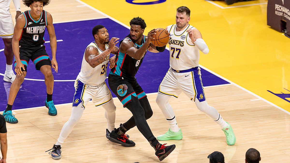 Memphis Grizzlies Jaron Jackson 8 dribbles the ball during NBA game against the Los Angeles Lakers on Sunday January 4th, 2026, in Los Angeles California. 