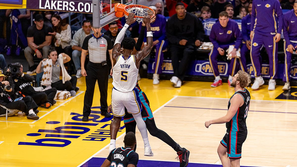  Los Angeles Lakers Deandre Ayton 5 dunks the ball during NBA game against the Memphis Grizzlies on Sunday January 4th, 2026, in Los Angeles California. 