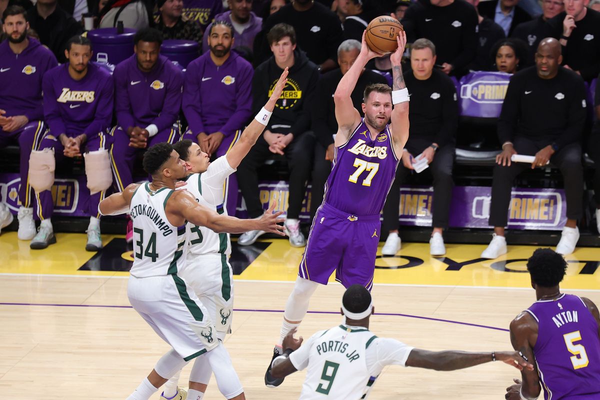 Los Angeles Lakers PG Luka Doncic (77) looks for an open teammate during an NBA game against the Milwaukee Bucks on January 9, 2026 in Los Angeles, CA.