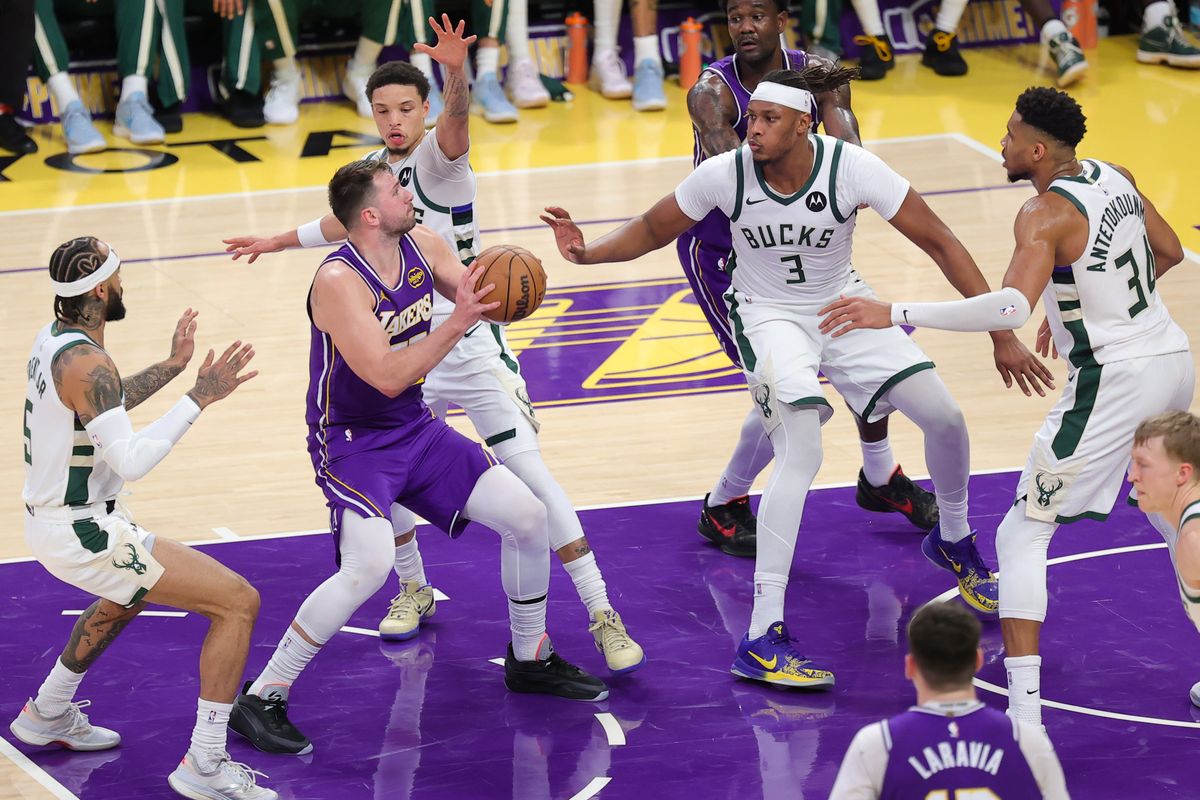 Los Angeles Lakers PG Luka Doncic (77) drives the lane during an NBA game against the Milwaukee Bucks on January 9, 2026 in Los Angeles, CA.