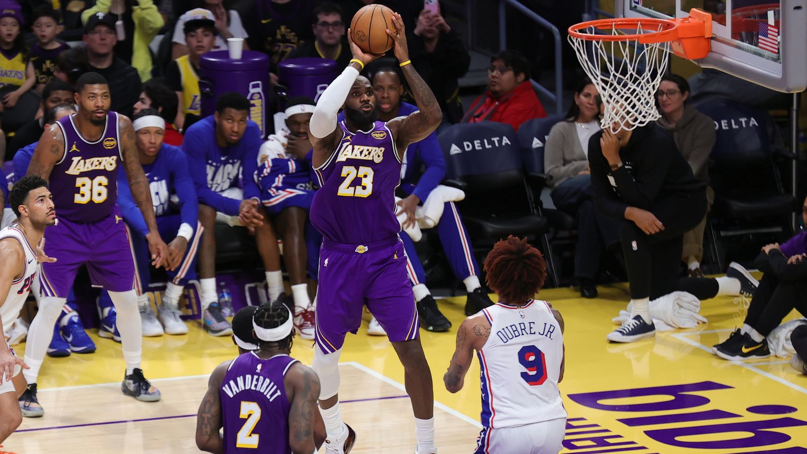 LEBRON JAMES Lakers 76ers レイカーズ シクサーズNBA LeBron James