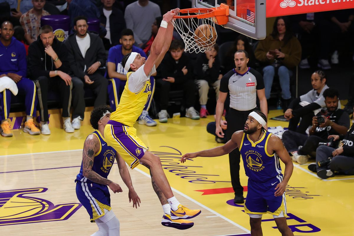 Los Angeles Lakers center Jaxson Hayes (11) dunks the basketball during an NBA game against the Golden State Warriors on February 7, 2025 in Los Angeles, CA. Los Angeles Lakers center Jaxson Hayes (11) dunks the basketball during an NBA game against the Golden State Warriors on February 7, 2025 in Los Angeles, CA.