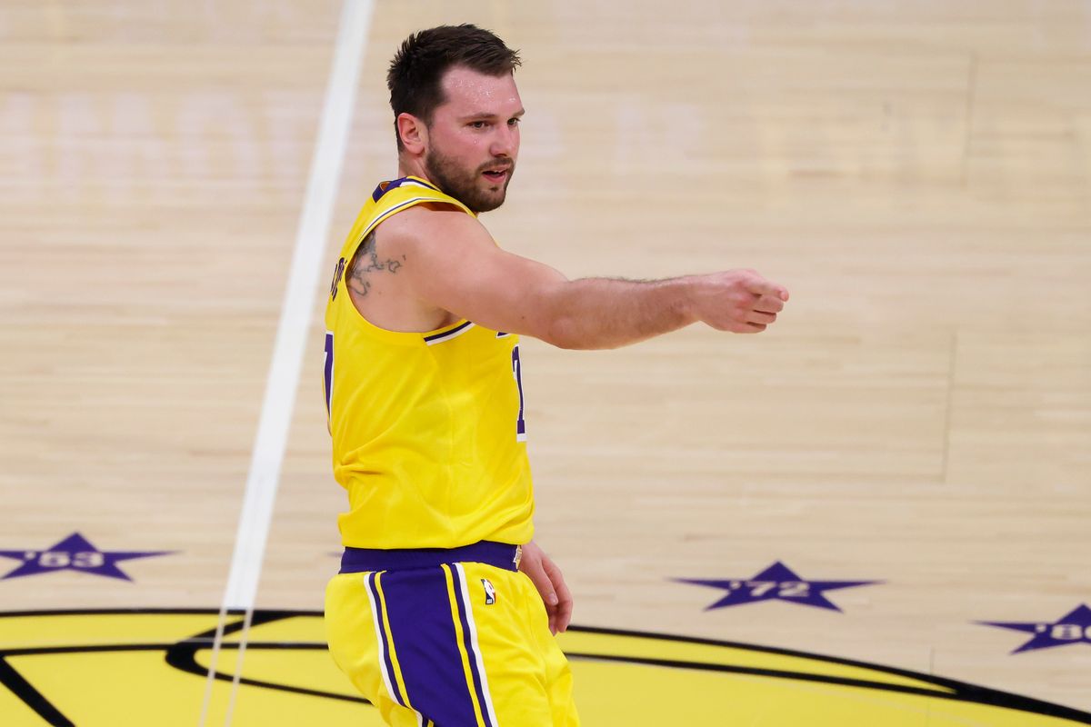 Luka Dončić #77 of the Los Angeles Lakers points after a made shot during an NBA basketball game against the Indiana Pacers, Friday March 6, 2026 in Los Angeles, Calif.