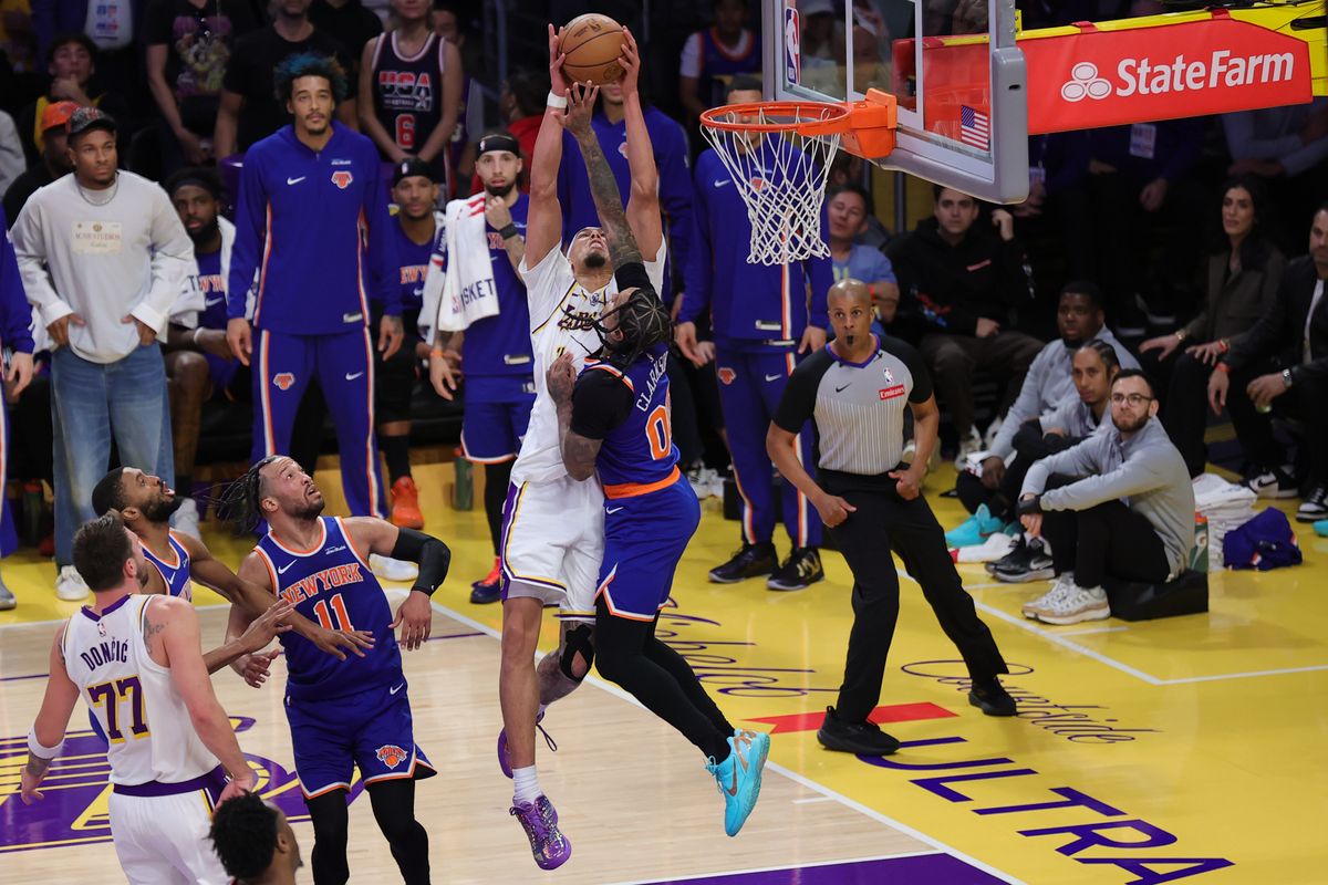 Los Angeles Lakers center Jaxson Hayes (11) catches a lob pass during an NBA game against the New York Knicks on March 8, 2026 in Los Angeles, CA.