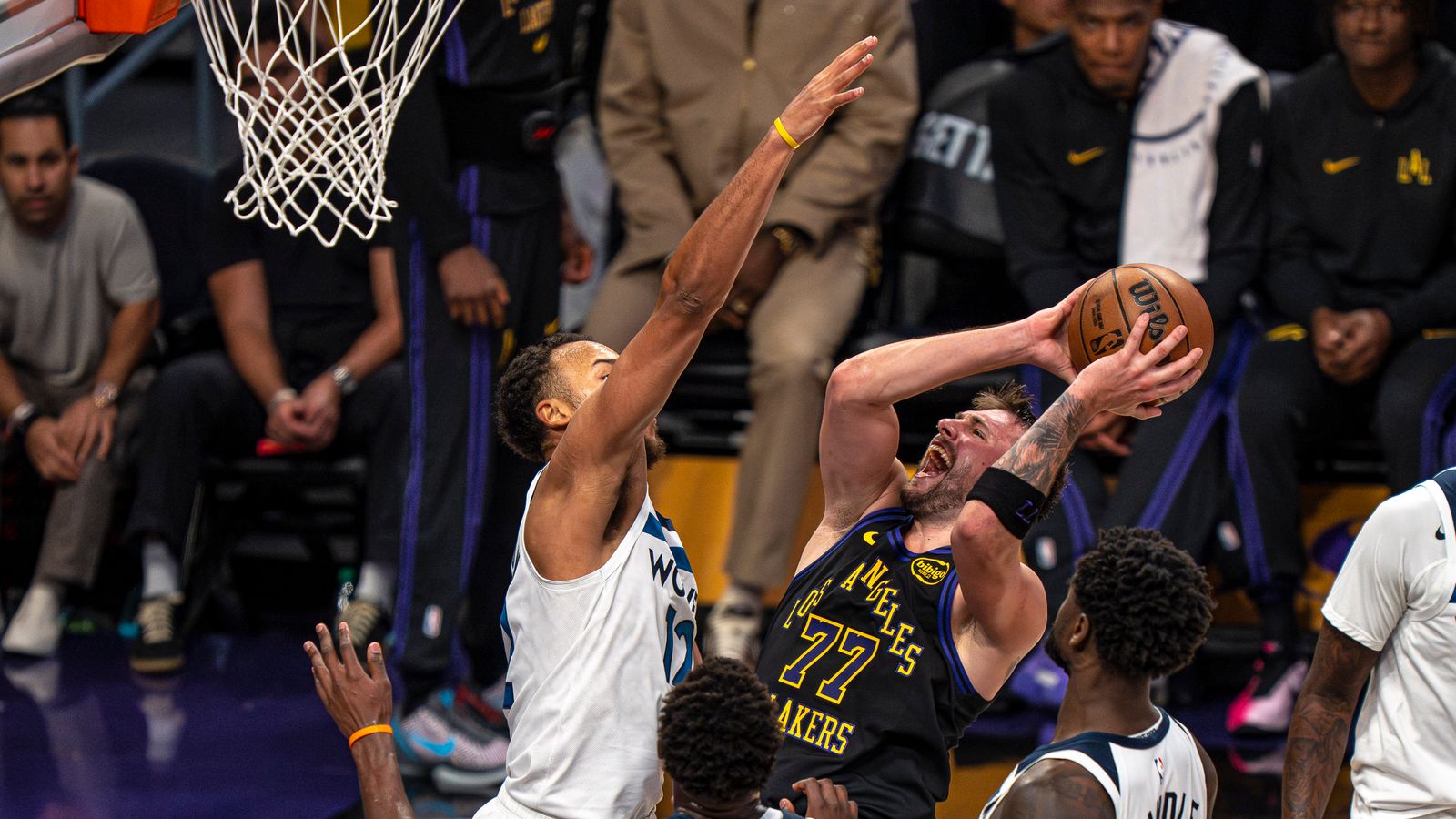 TST Images: Lakers defeat Timberwolves, 120-106, in Los Angeles