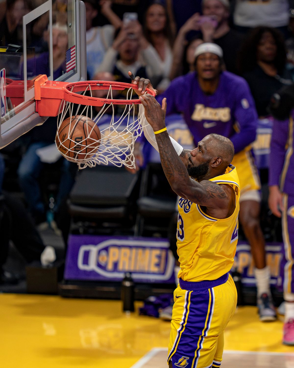 Los Angeles Lakers forward LeBron James (23) dunking during an NBA basketball game against the Washington Wizards on March 30th, 2026 in Los Angeles, CA.