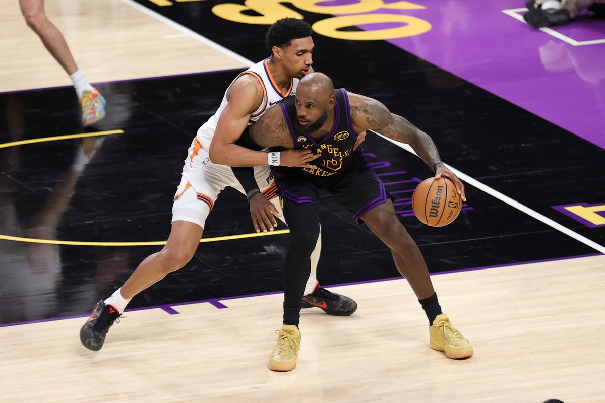 Los Angeles Lakers forward LeBron James (23) dribbles the basketball during an NBA game against the Phoenix Suns on April 10, 2026 in Los Angeles, CA.