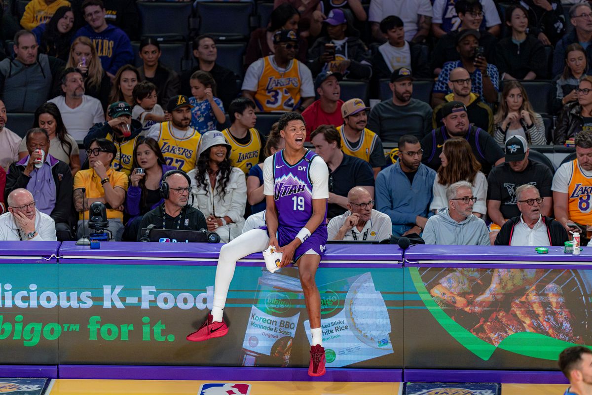 Utah Jazz guard Ace Bailey (19) waiting to enter the game during an NBA basketball game against the Los Angeles Lakers on April 12th, 2026 in Los Angeles, CA.