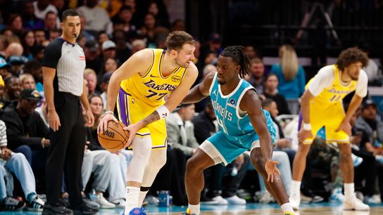 Lakers vs. Hornets Preview: Continuing their Momentum  taken in Los Angeles (Los Angeles Lakers)