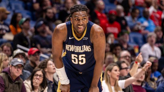 Lakers add center Kevon Looney on one-year, $3.9 million deal taken in Los Angeles (Los Angeles Lakers). Photo by Stephen Lew-Imagn Images