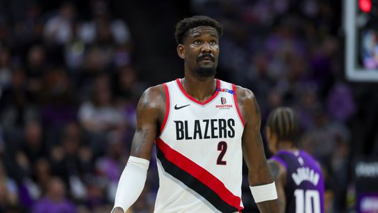 Lakers officially sign former No. 1 pick Deandre Ayton taken in Los Angeles (Los Angeles Lakers)