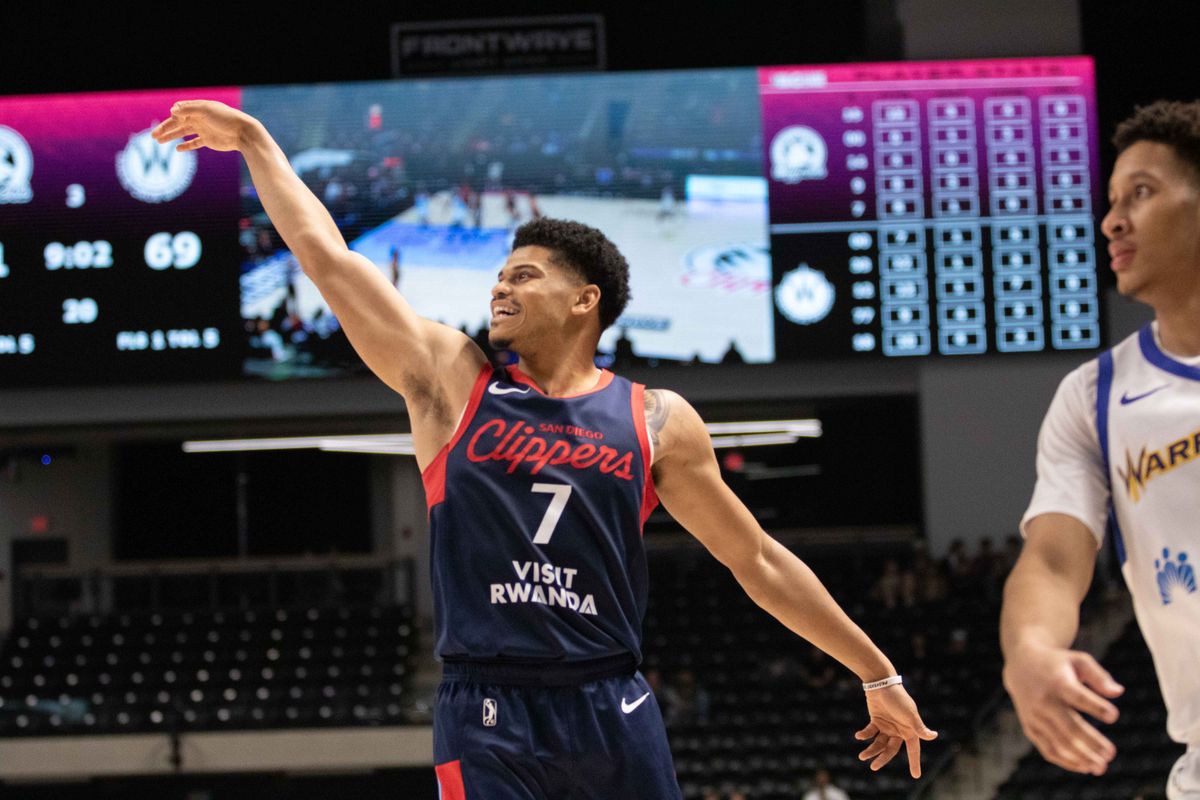 SD Clippers guard RayJ Dennis (7) reacts after a shot during a G-League basketball game between the Santa Cruz Warriors and the San Diego Clippers Sunday, Dec. 14, 2025 at Frontwave Arena in Oceanside, CA.