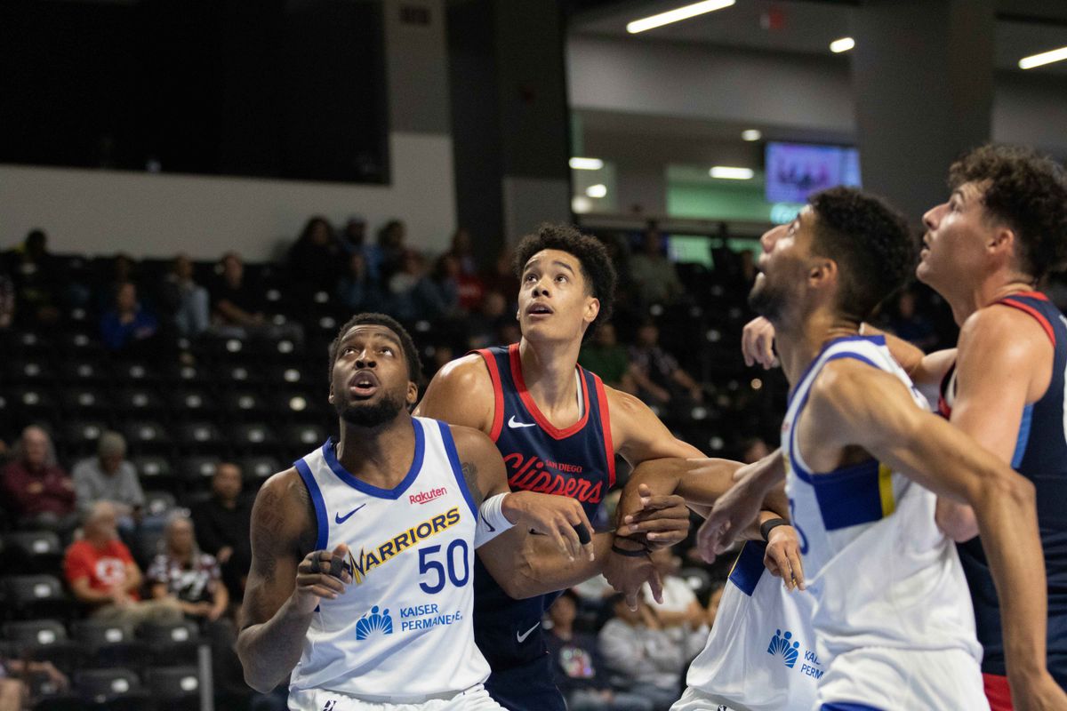 SD Clippers center Yanic Konan Niederhauser fights for a rebound with SC Warriors forward Ja'Vier Francis during a G-League basketball game between the Santa Cruz Warriors and the San Diego Clippers Sunday, Dec. 14, 2025 at Frontwave Arena in Oceanside, CA. 