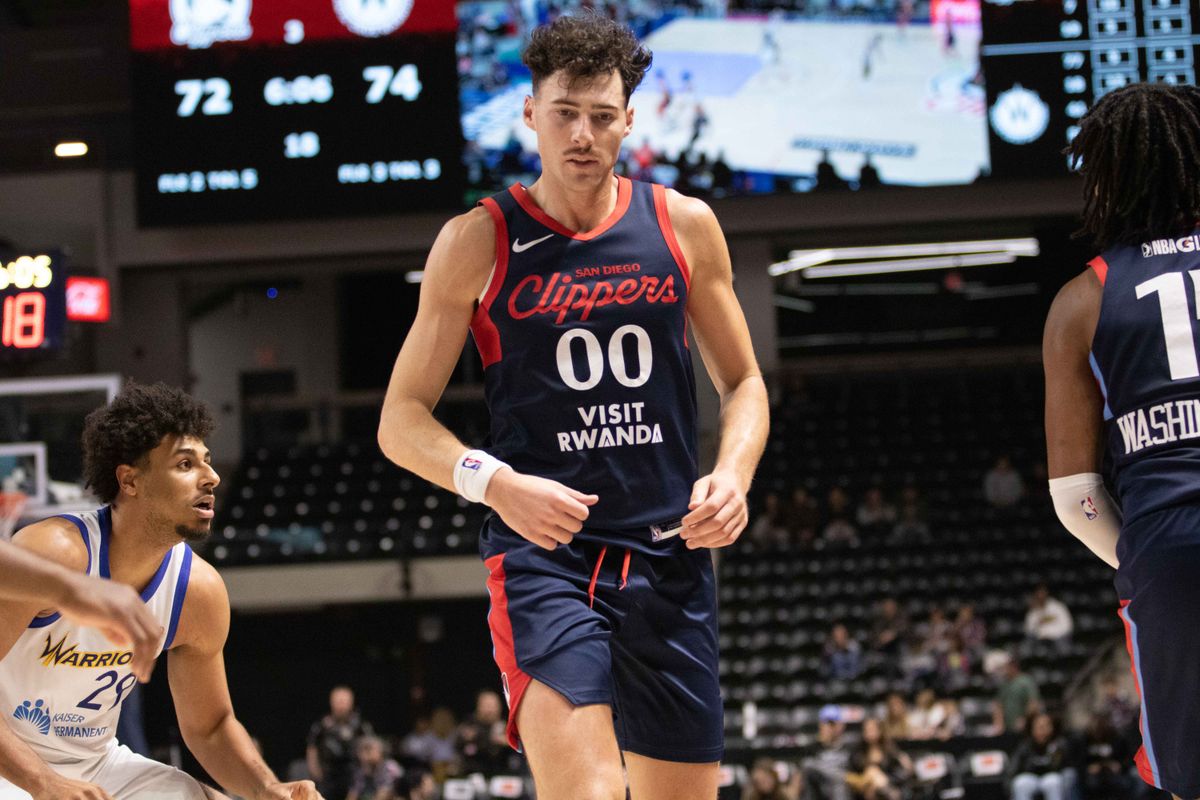 SD Clippers forward Taylor Funk (00) during a G-League basketball game between the Santa Cruz Warriors and the San Diego Clippers Sunday, Dec. 14, 2025 at Frontwave Arena in Oceanside, CA. 