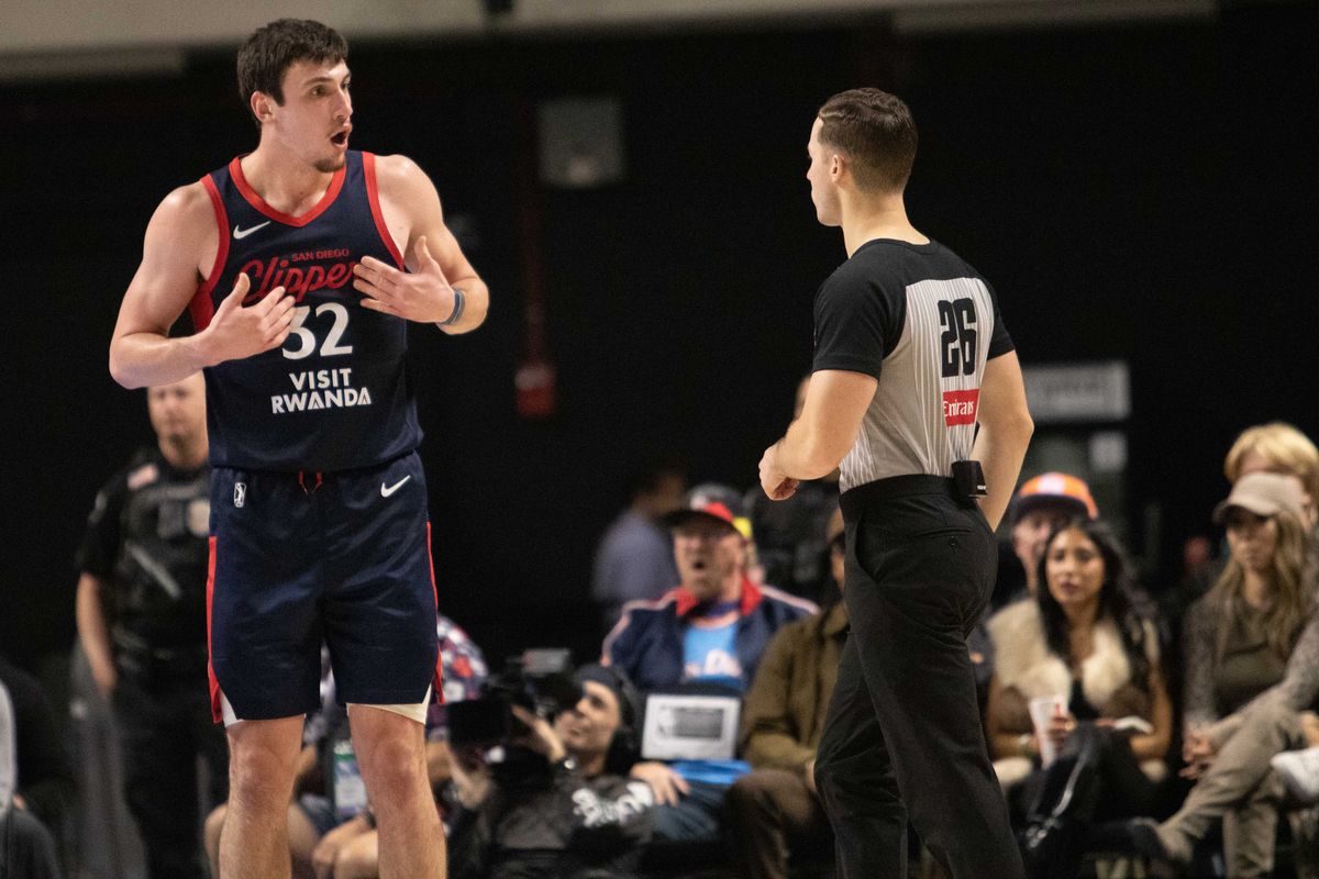 SD Clippers forward Zach Freemantle (32) reacts after being called for a foul during a G-League basketball game between the Santa Cruz Warriors and the San Diego Clippers Sunday, Dec. 14, 2025 at Frontwave Arena in Oceanside, CA. 