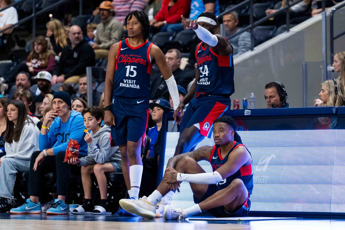 San Diego Clippers guard TyTy Washington (15), guard Jahmyl Telfort (19), and center Derek Ogbeide (34) wait to enter a G League Basketball game between Sioux Falls and San Diego, Saturday December 27, 2025 at Frontwave Arena in Oceanside, Calif.