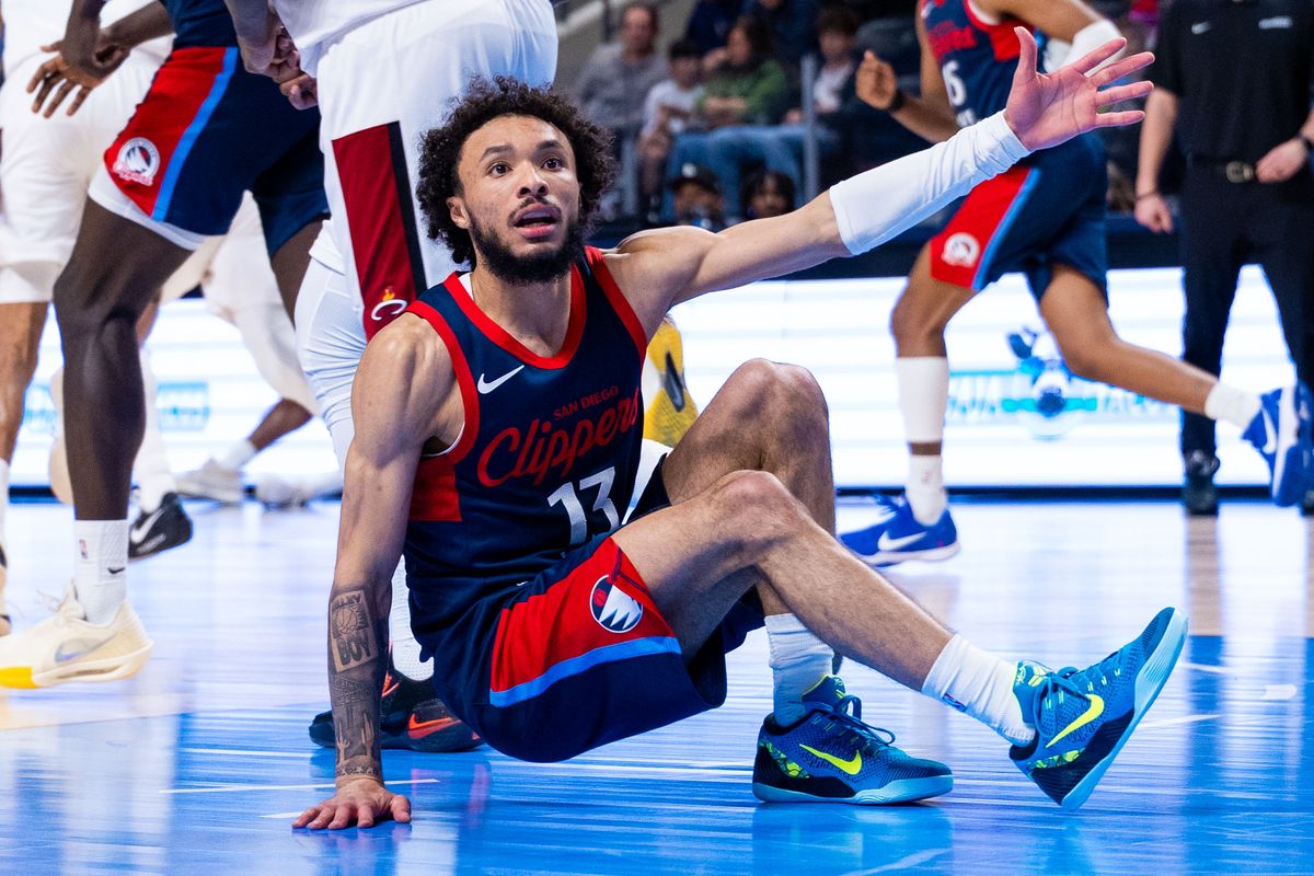 San Diego Clippers Jaelen House (13) looks for a foul call during a G League Basketball game between Sioux Falls and San Diego, Saturday December 27, 2025 at Frontwave Arena in Oceanside, Calif.