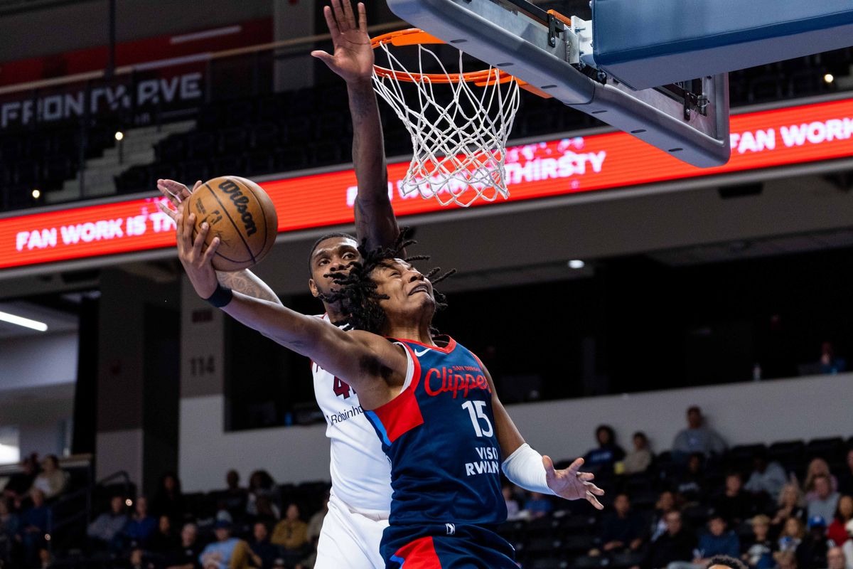 San Diego Clippers guard TyTy Washington (15) shoots a layup during a G League Basketball game between Sioux Falls and San Diego, Saturday December 27, 2025 at Frontwave Arena in Oceanside, Calif.