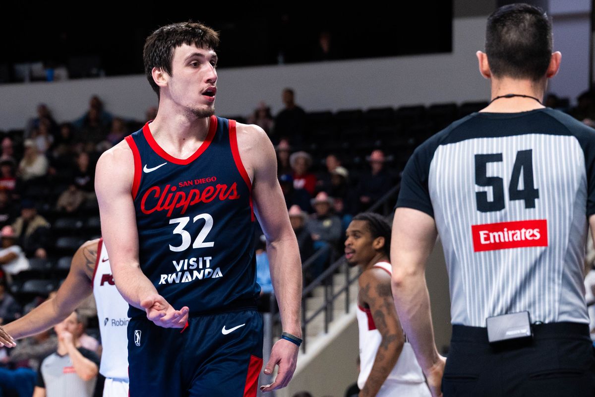 San Diego Clippers forward Zach Freemantle (32) reacts to a call during a NBA G League Basketball game between Sioux Falls and San Diego, Sunday December 28, 2025 at Frontwave Arena in Oceanside, Calif.