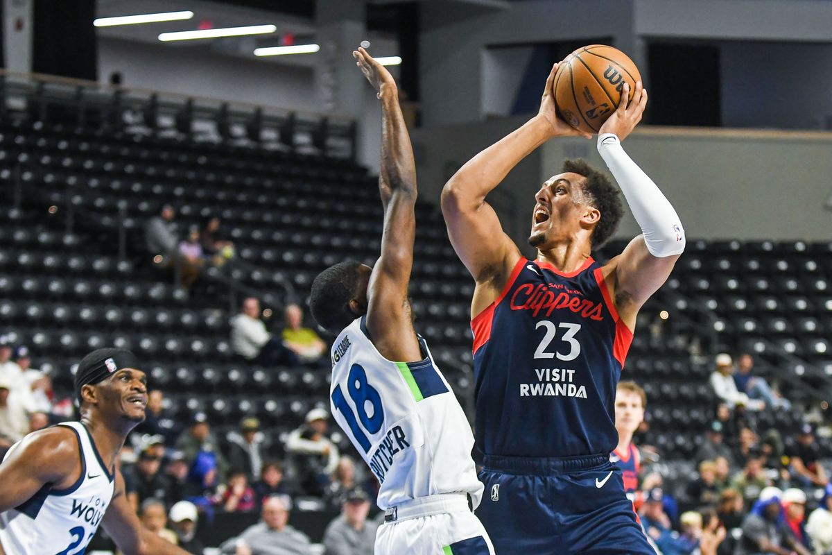 San Diego Clippers  Patrick Baldwin Jr. (23) shoots over Iowa Wolves guard Jalen Crutcher  during an G-League basketball  game against  the Iowa Wolves Friday January 9, 2026 in Oceanside, California.